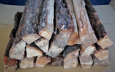 大分の薪 椚(クヌギ)直径 5-15cm長さ 約40cm 20kg クヌギの薪 乾燥薪