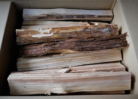 大分の薪 杉(スギ)直径 3-10cm長さ 約30cm 3kg スギの薪 乾燥薪