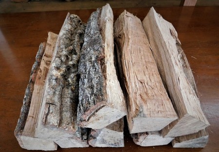 大分の薪 椚(クヌギ)直径 5-15cm長さ 約30cm 7kg クヌギの薪 乾燥薪
